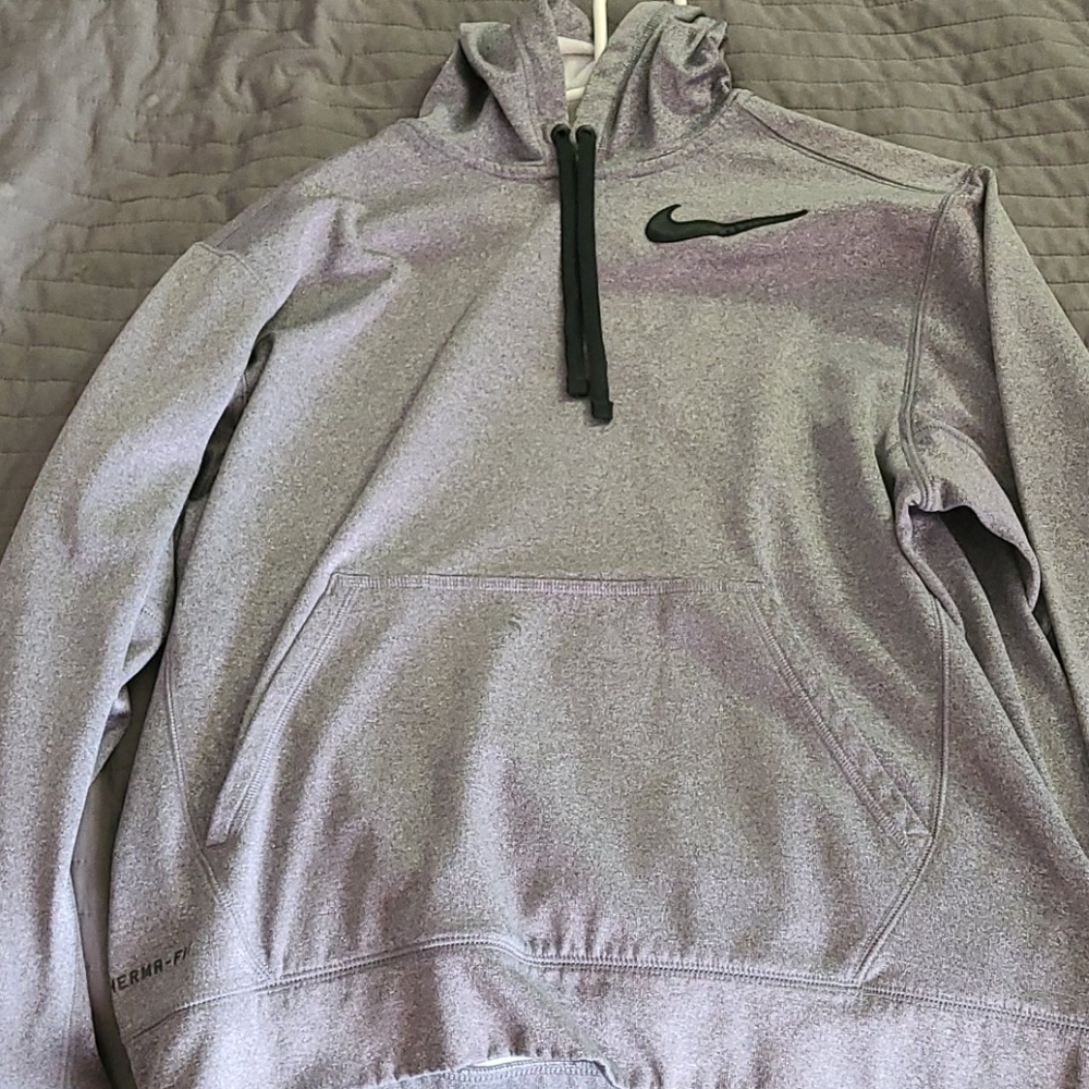 Grey nike hoodie thermafit L